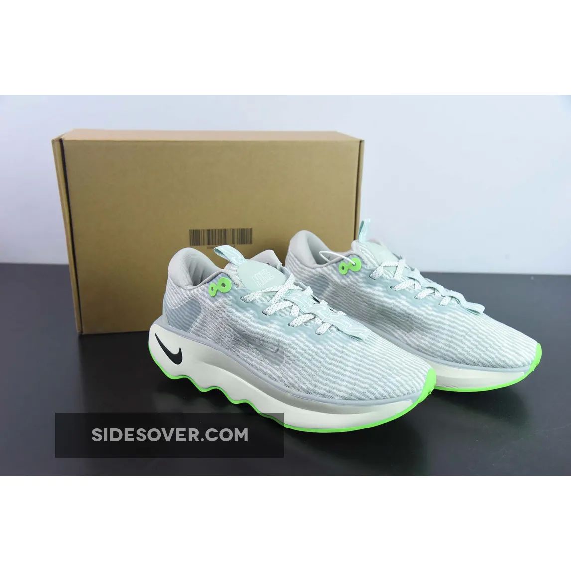 Nike Motiva Light Silver Green Strike